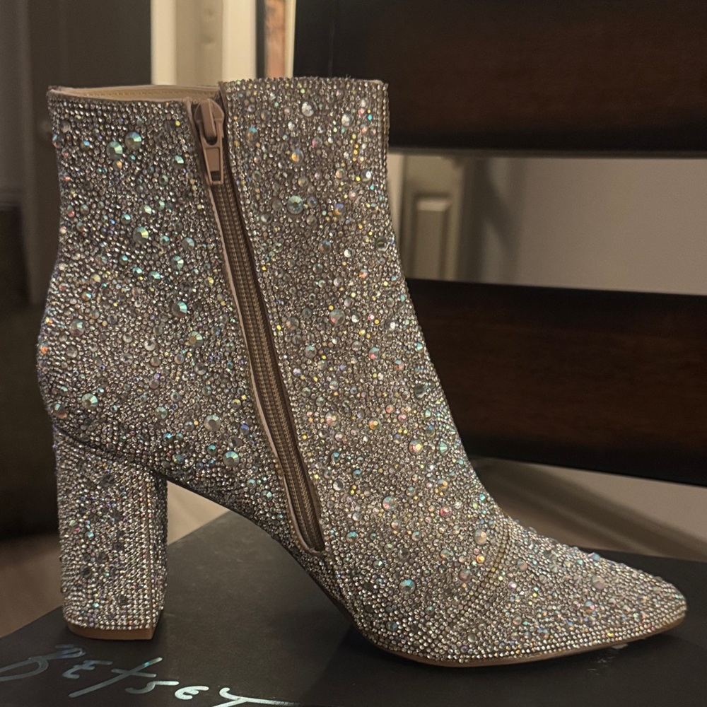 🔥Betsey Johnson🔥SB CADY RHINESTONE Silver Crystal-Studded Ankle Booties🔥NEW - Picture 7 of 16